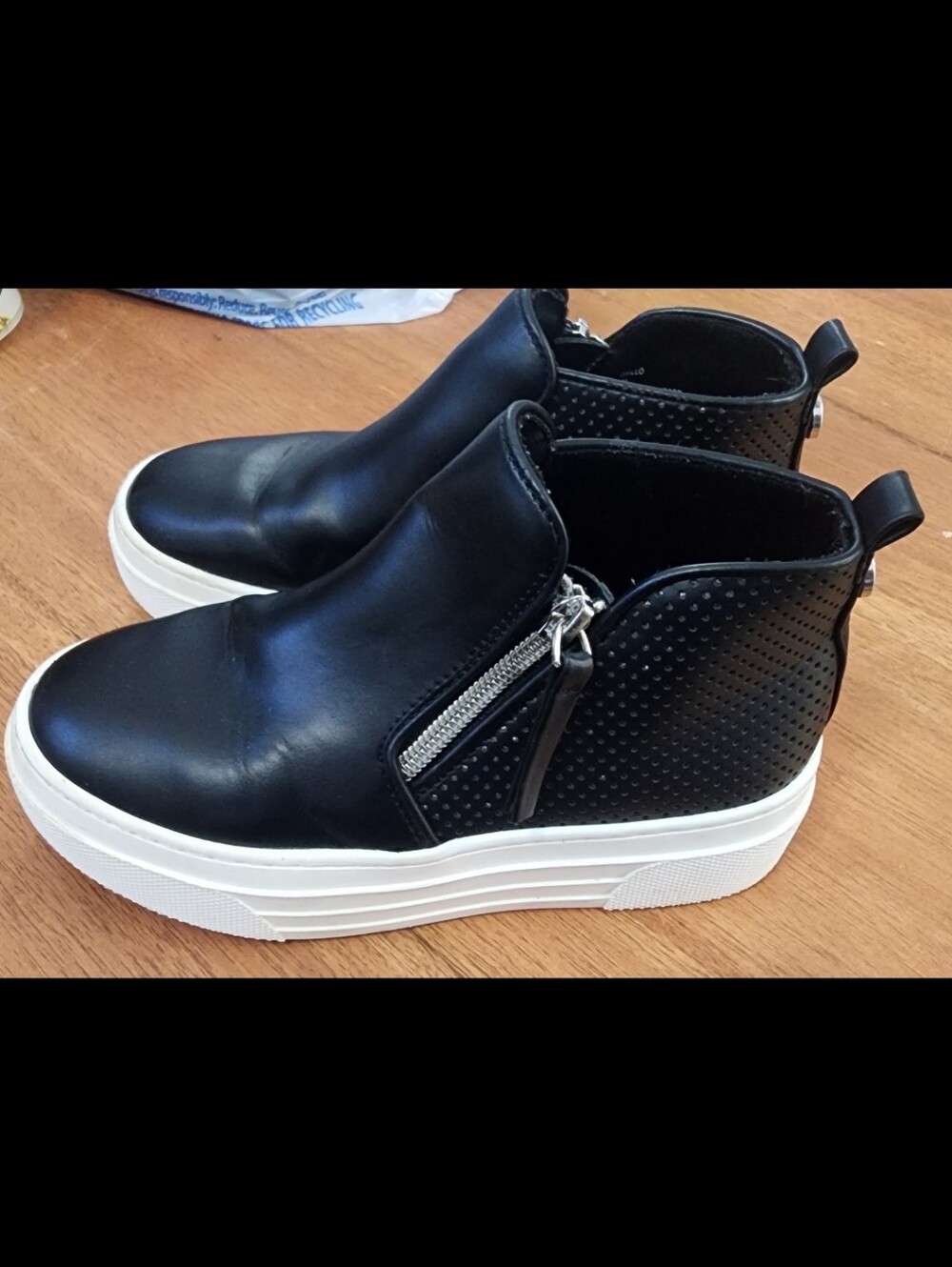 Steve Madden Black & White Sneakers US 1